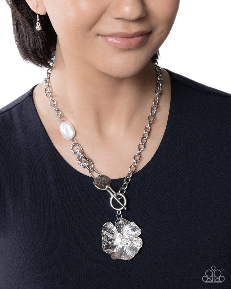pearl (^^♪♡ Better Blossom - White Pearl Silver Flower Exclusive Toggle Short