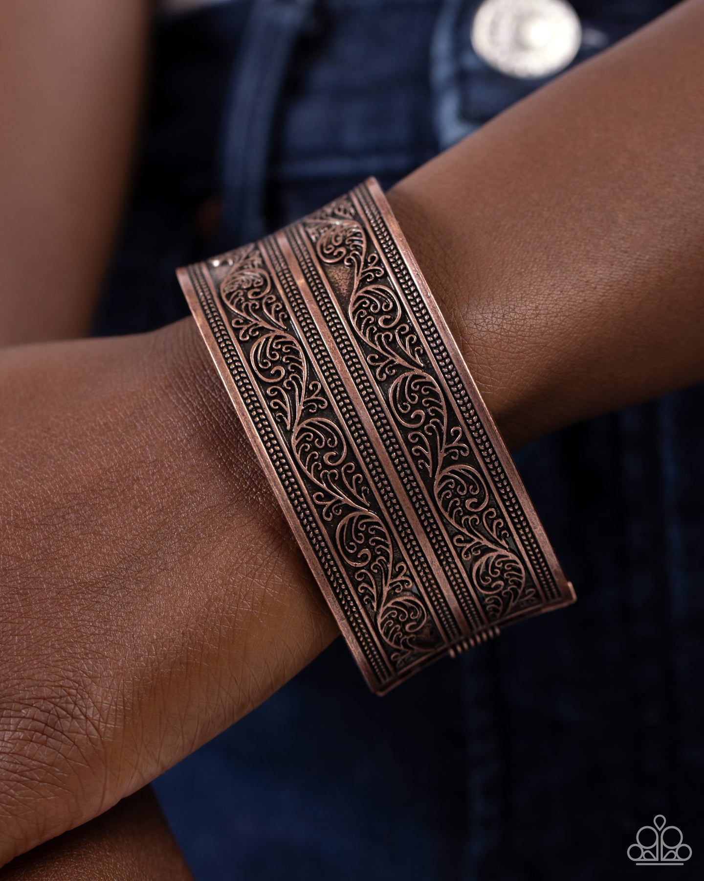 Eclectic European Copper Paisly Pattern Hinge Bracelet – Sugar